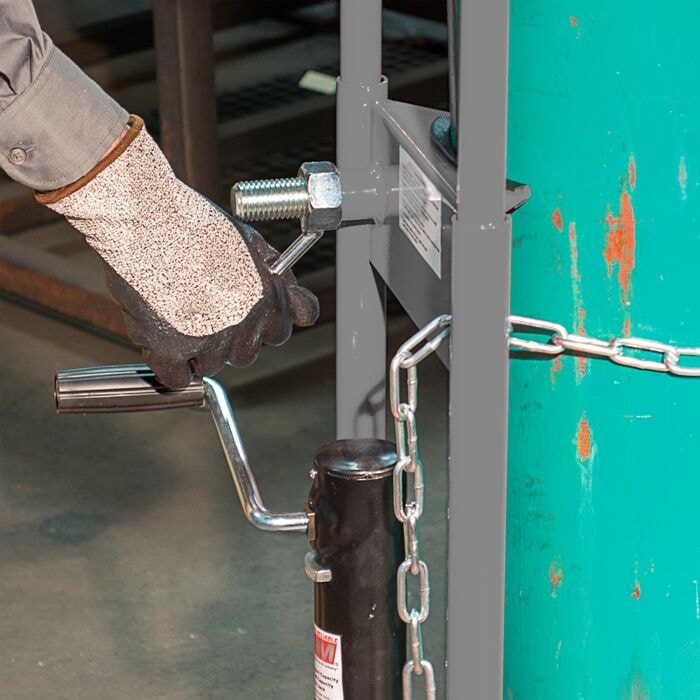 Single Gas Cylinder Hand Truck w Manual Lift - manufacturer product image 4