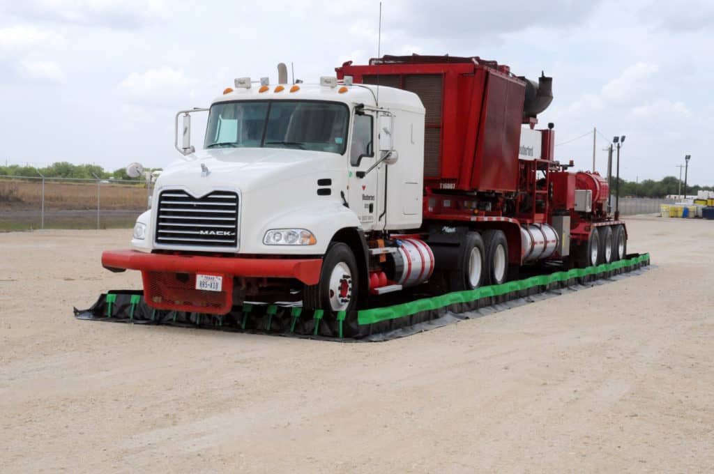 Affordable Drive In/Out Ultimate Containment Berm 15x50' - manufacturer product image 1